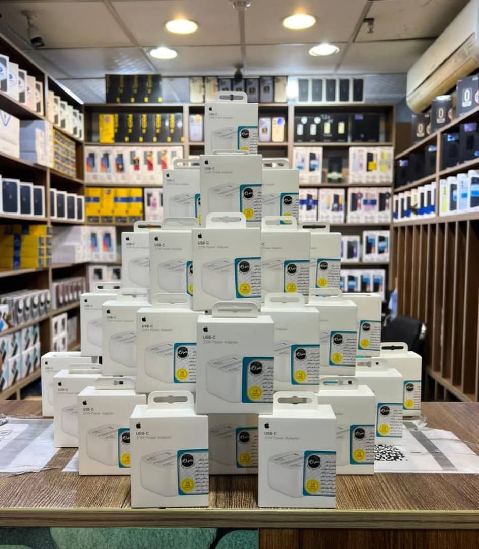شارژر دیواری 20 وات اپل مدل B/A (اصل) 1 شارژر دیواری 20 وات اپل مدل B/A (اصل)